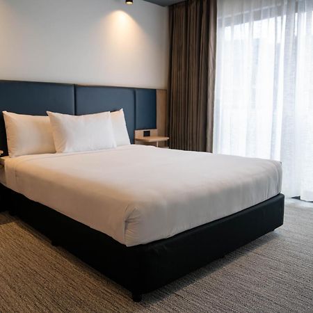 Value Suites Penrith Eksteriør bilde