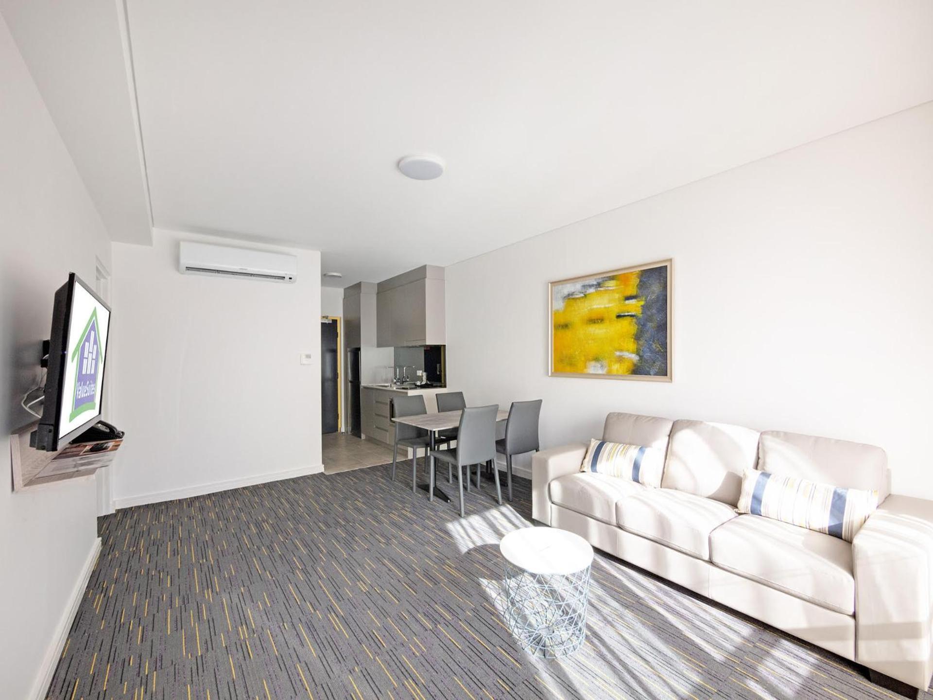 Value Suites Penrith Eksteriør bilde