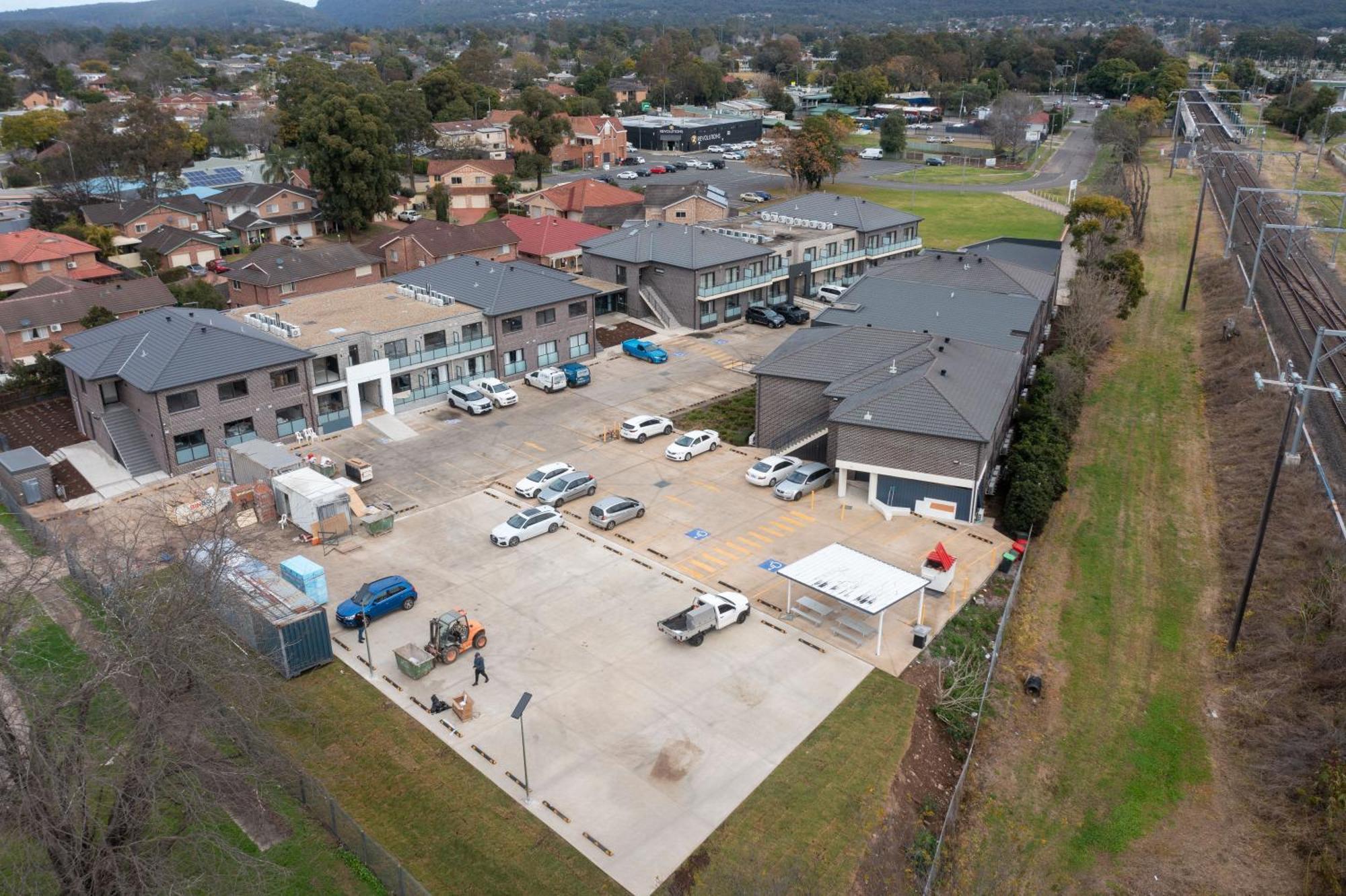 Value Suites Penrith Eksteriør bilde