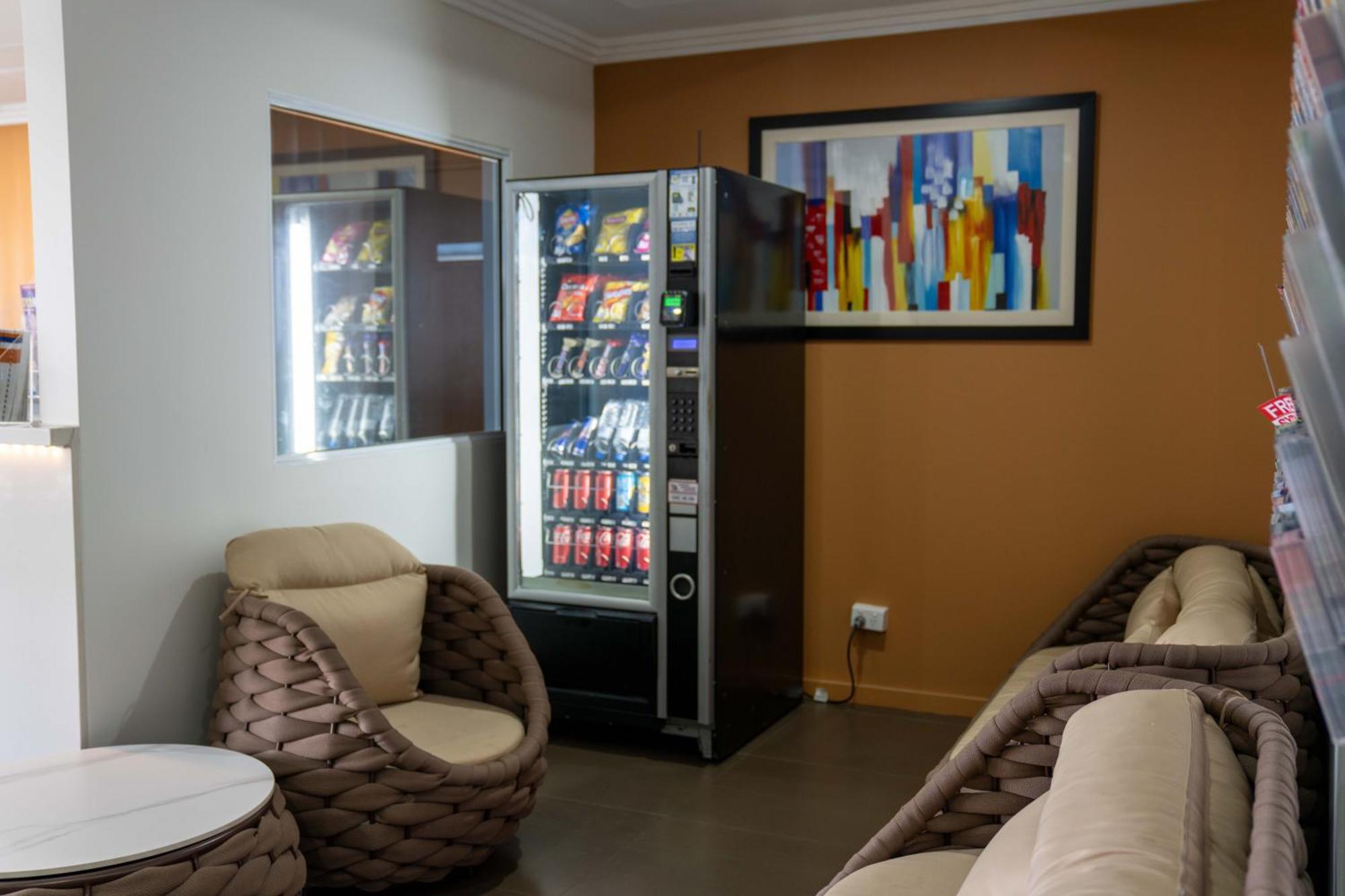 Value Suites Penrith Eksteriør bilde