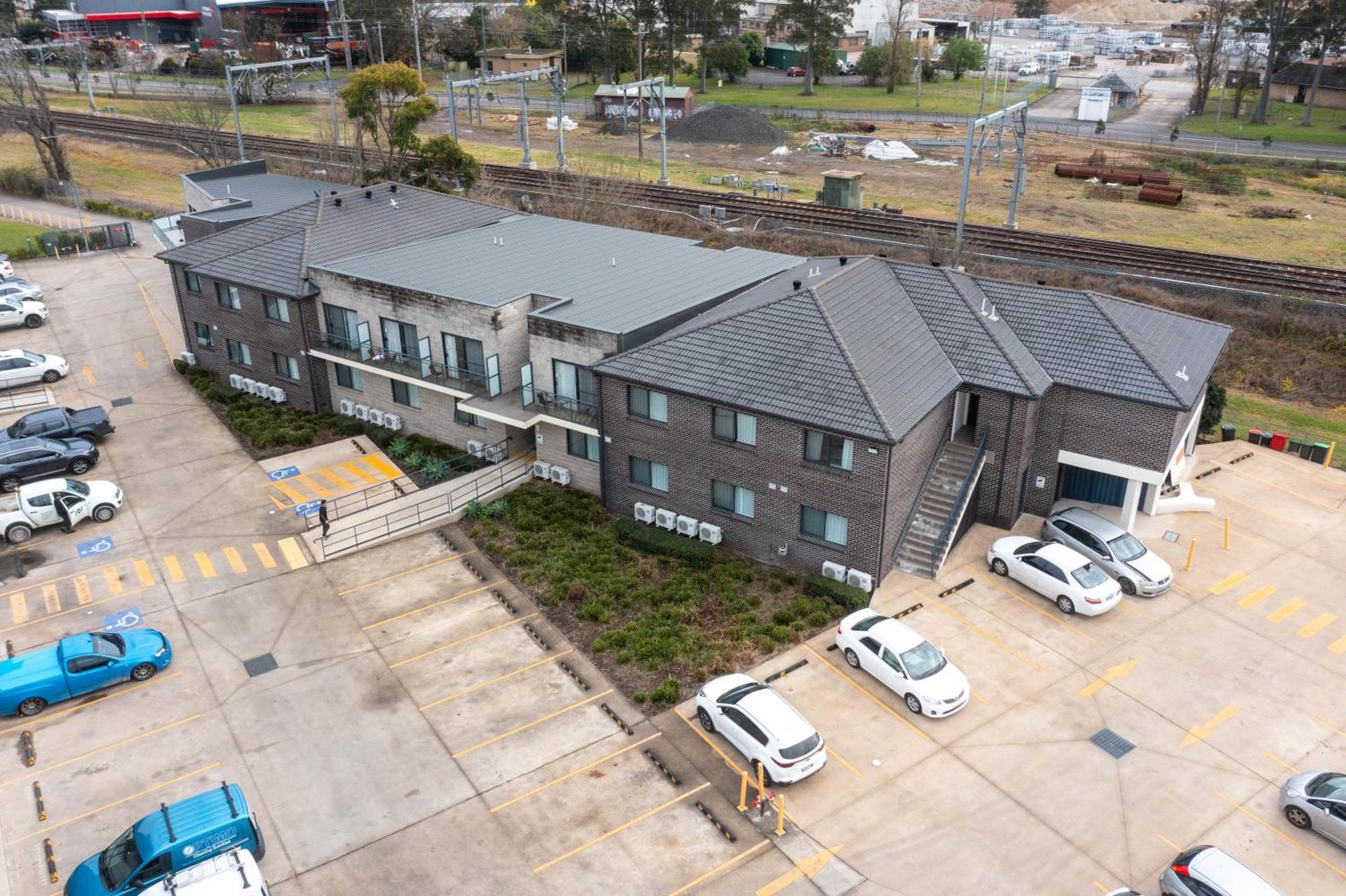 Value Suites Penrith Eksteriør bilde