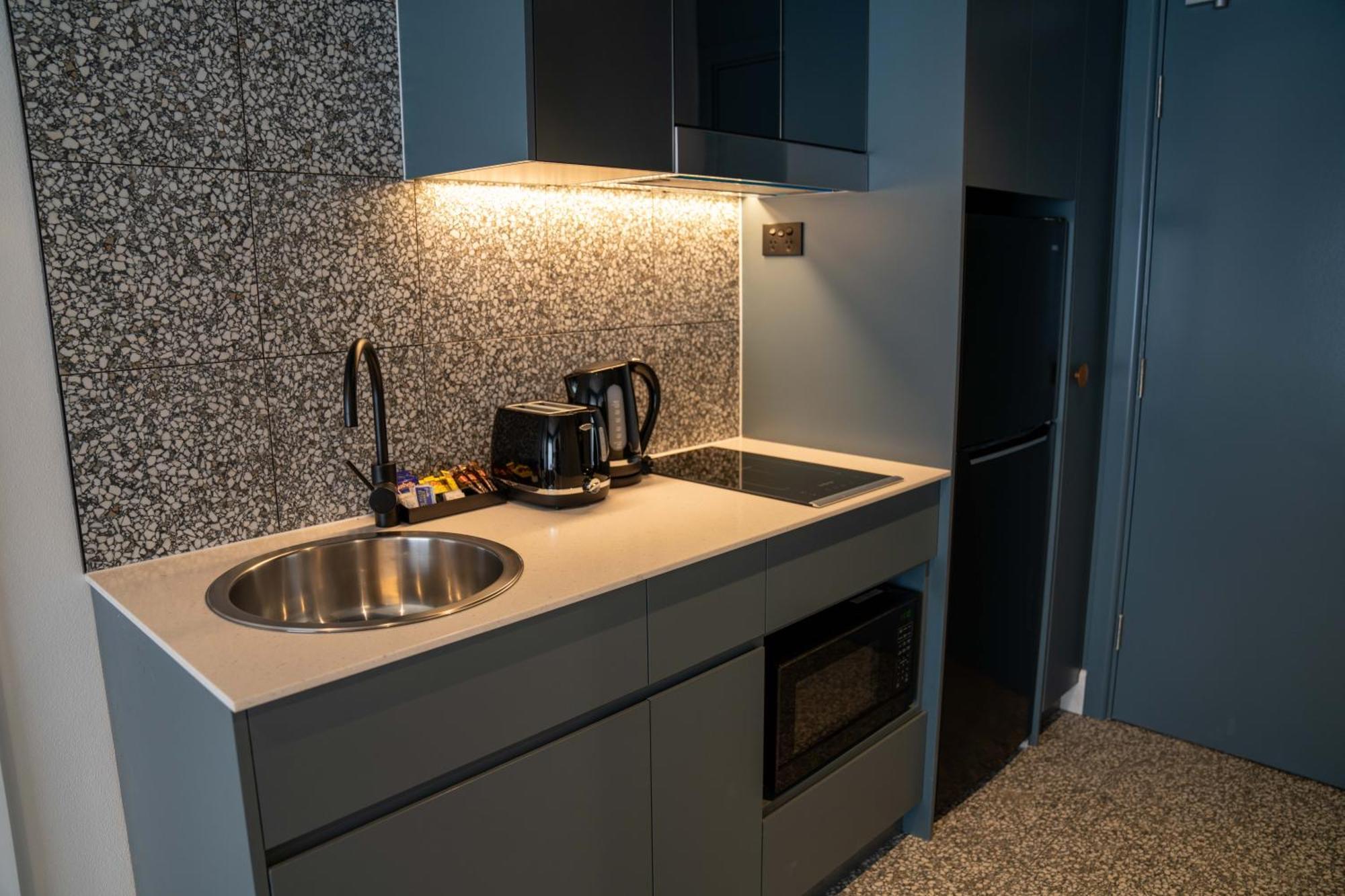 Value Suites Penrith Eksteriør bilde