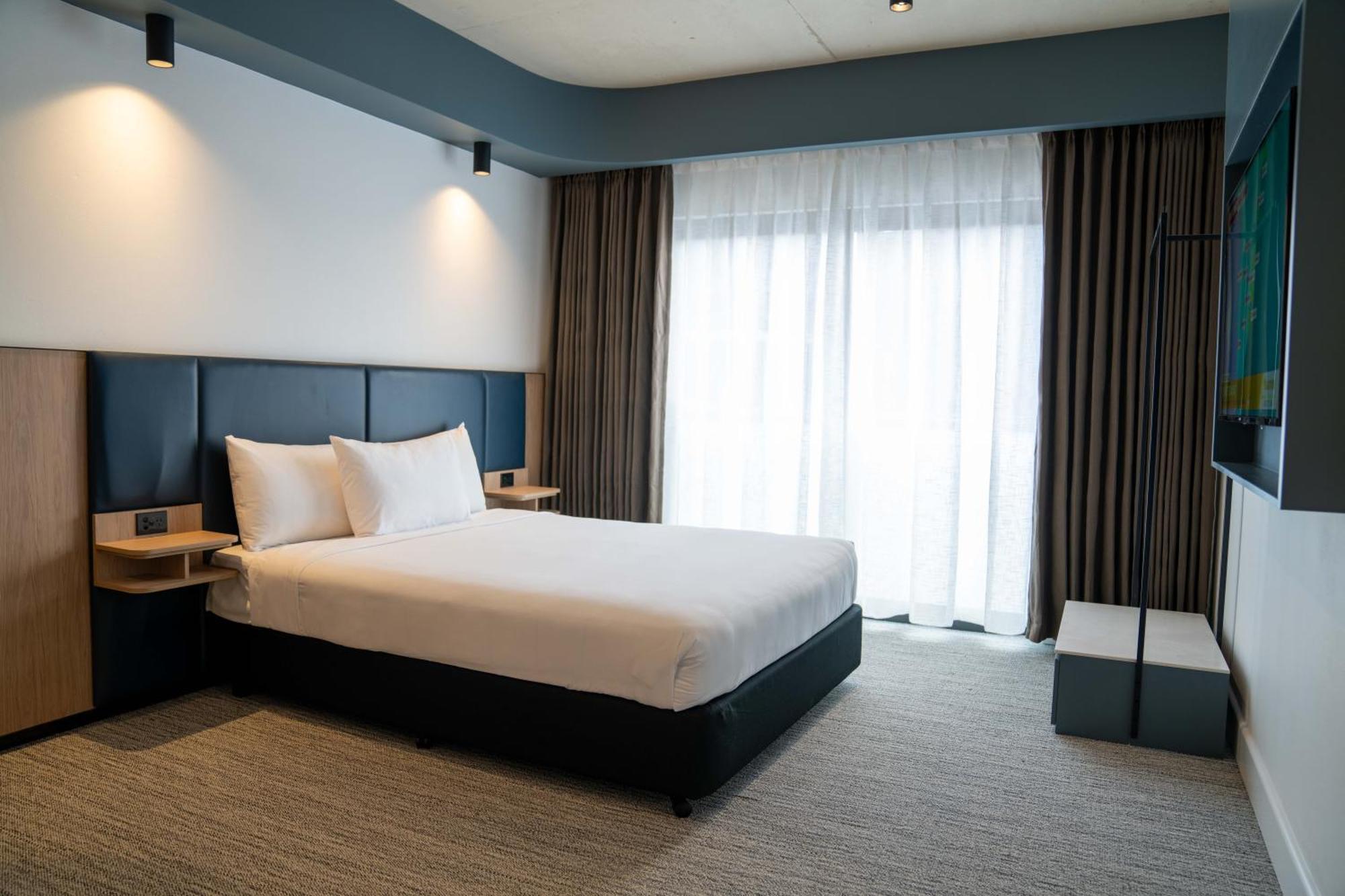 Value Suites Penrith Eksteriør bilde