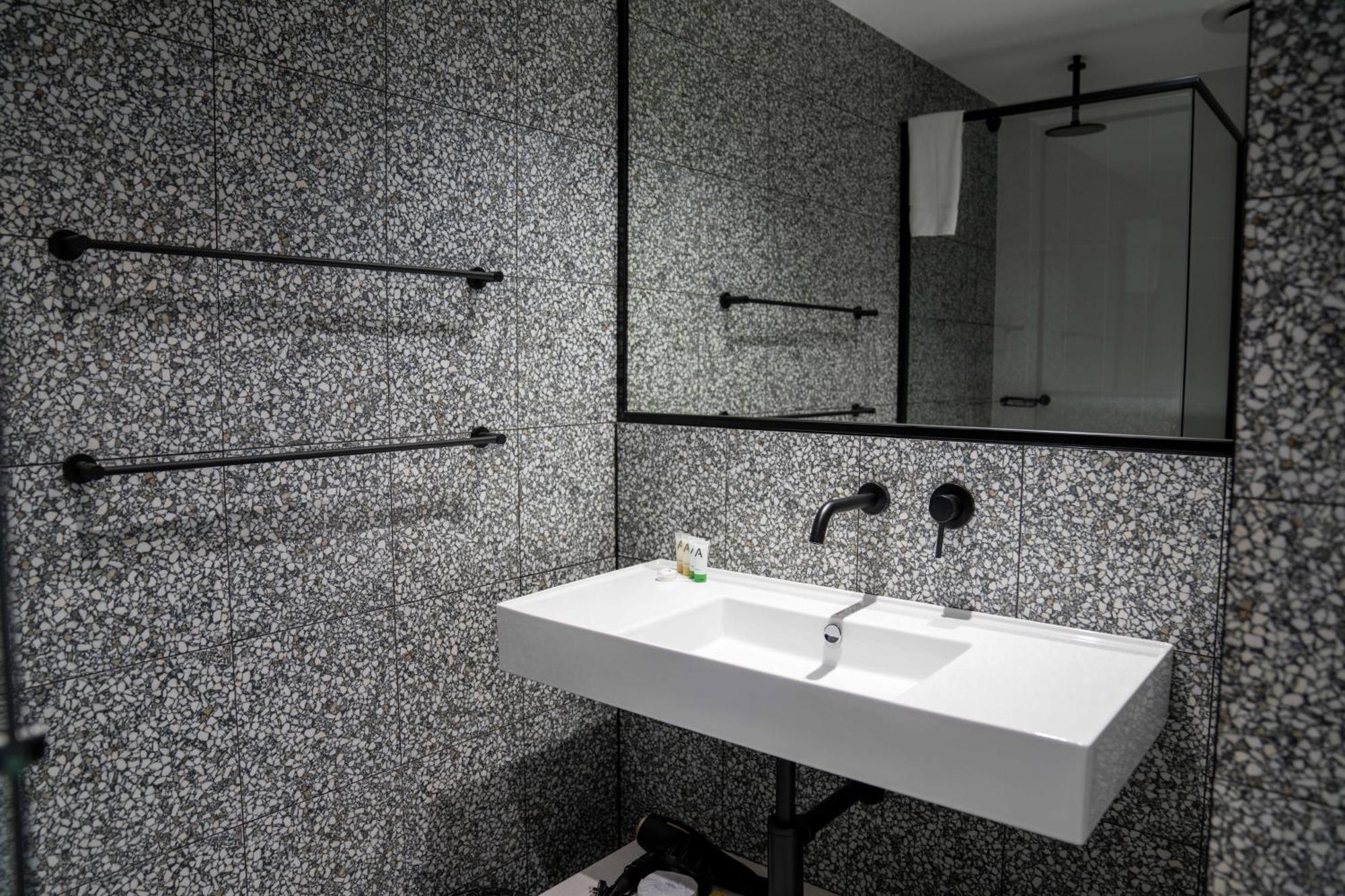 Value Suites Penrith Eksteriør bilde