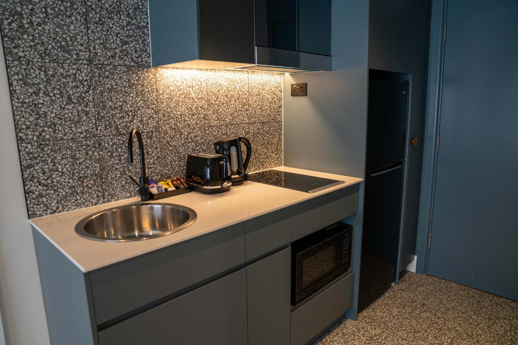 Value Suites Penrith Eksteriør bilde