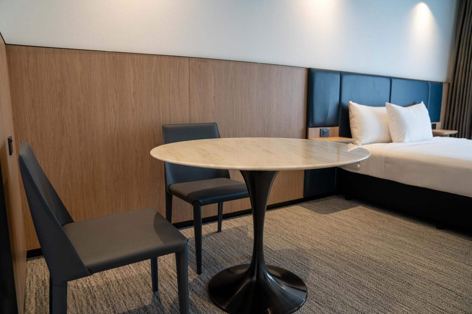 Value Suites Penrith Eksteriør bilde