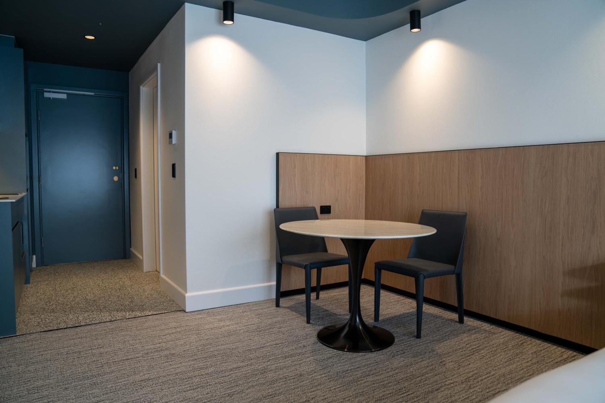 Value Suites Penrith Eksteriør bilde