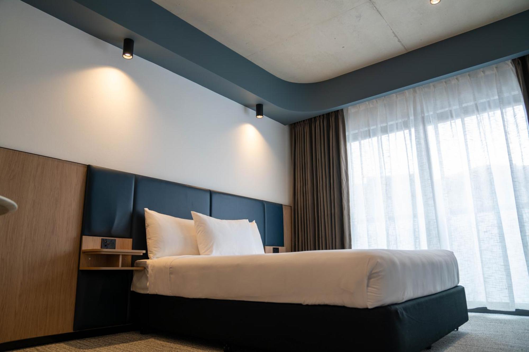 Value Suites Penrith Eksteriør bilde