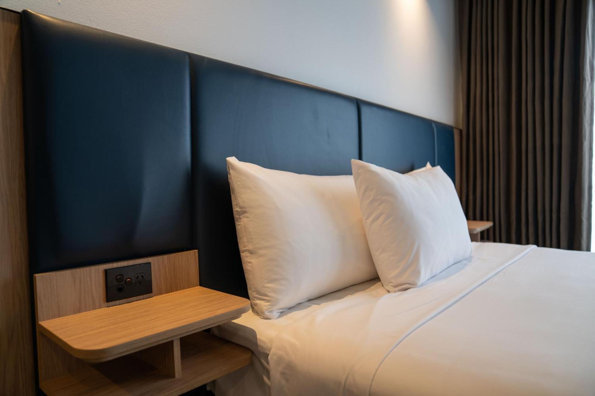 Value Suites Penrith Eksteriør bilde