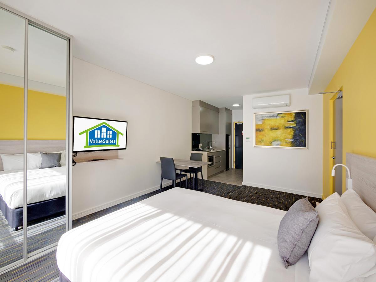 Value Suites Penrith Eksteriør bilde