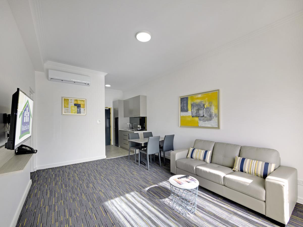 Value Suites Penrith Eksteriør bilde