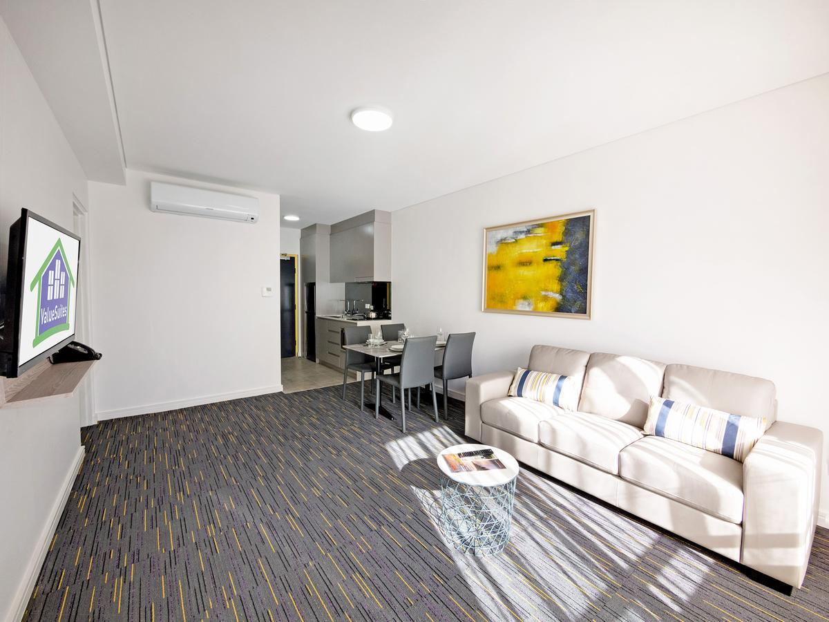 Value Suites Penrith Eksteriør bilde