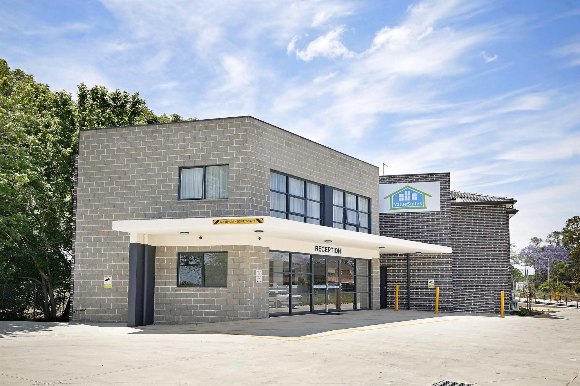 Value Suites Penrith Eksteriør bilde