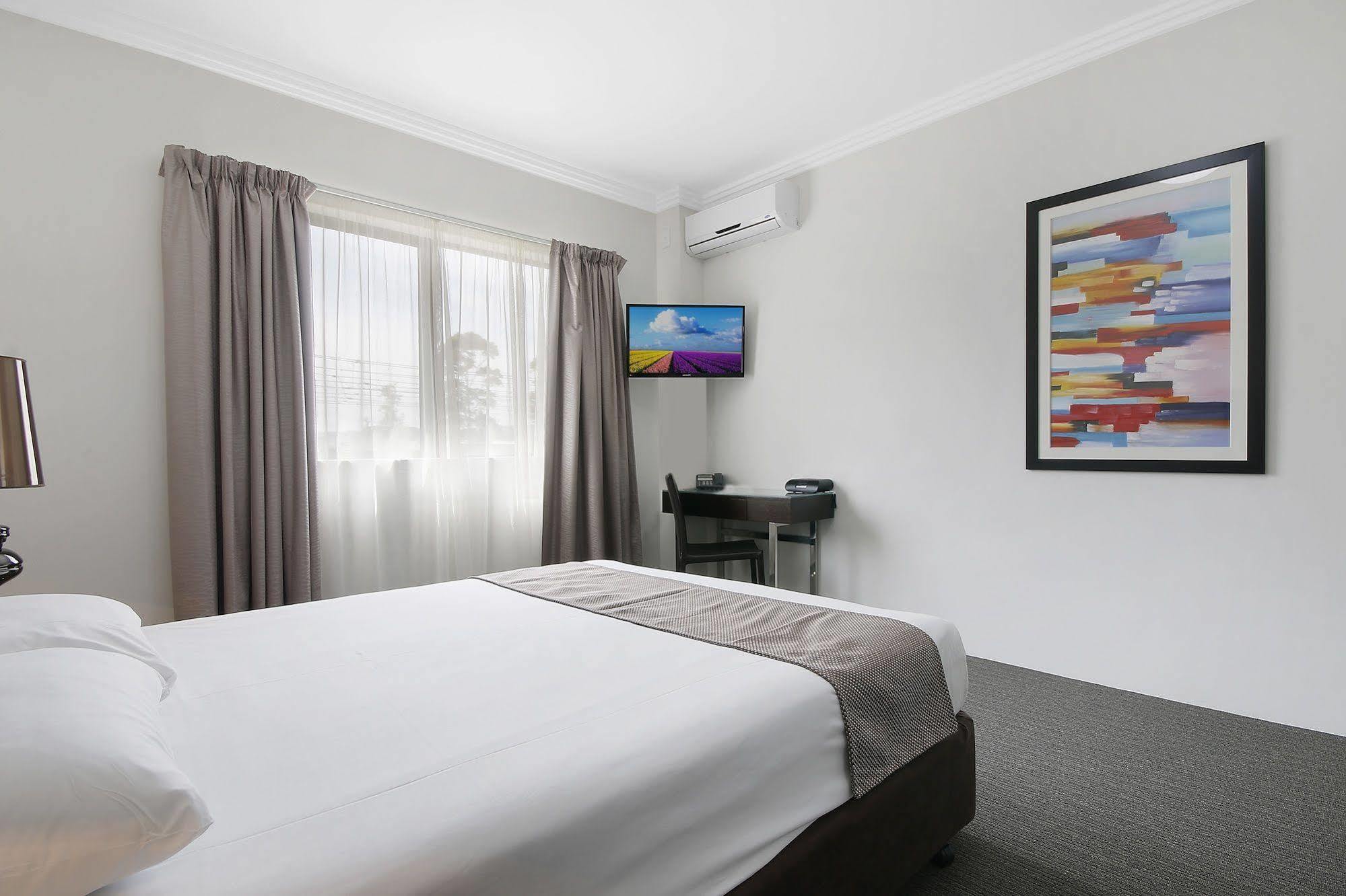 Value Suites Penrith Eksteriør bilde